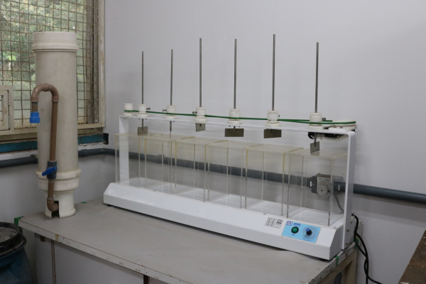 Jartest 6 jarros marca Alfakit, modelo 406.JPG